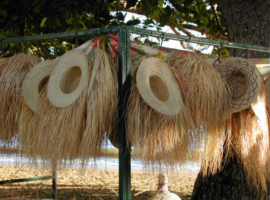 Ne partez pas de Mayotte sans votre chapeau local en paille de Sada